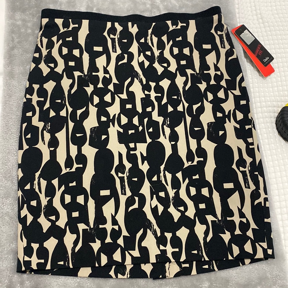 Dalia pencil skirt. Expandable